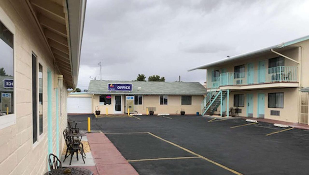 Howard Johnson By Wyndham Ridgecrest, Ca Экстерьер фото