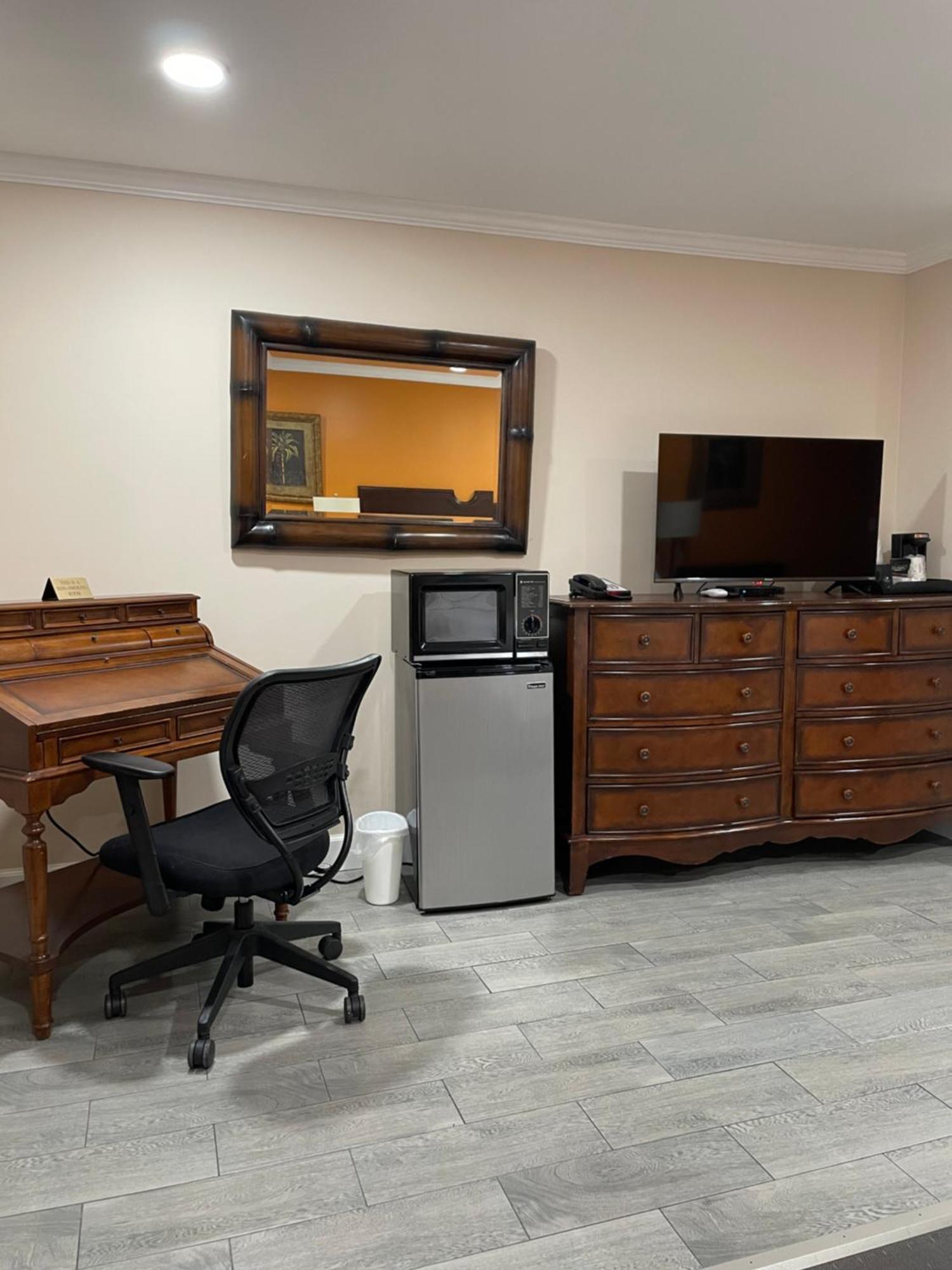 Howard Johnson By Wyndham Ridgecrest, Ca Экстерьер фото