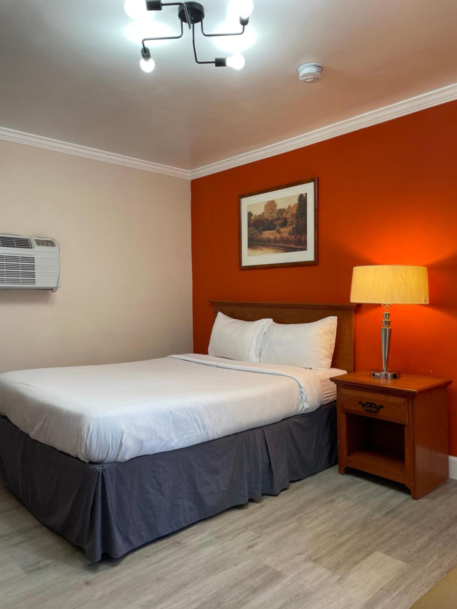 Howard Johnson By Wyndham Ridgecrest, Ca Экстерьер фото