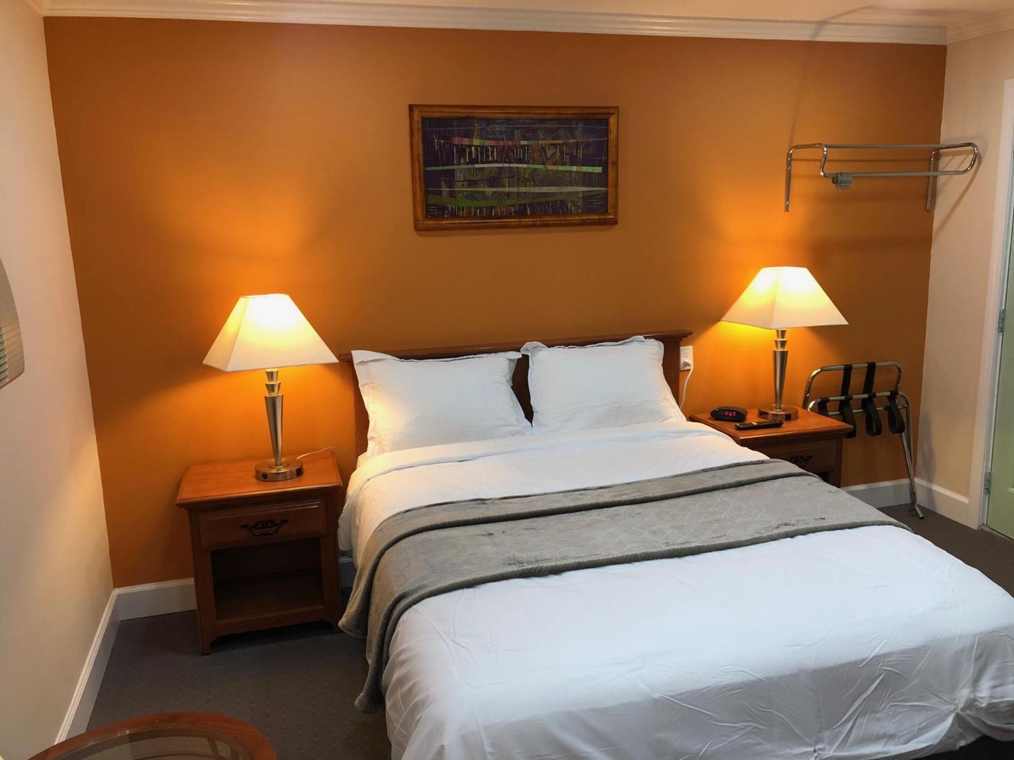 Howard Johnson By Wyndham Ridgecrest, Ca Экстерьер фото